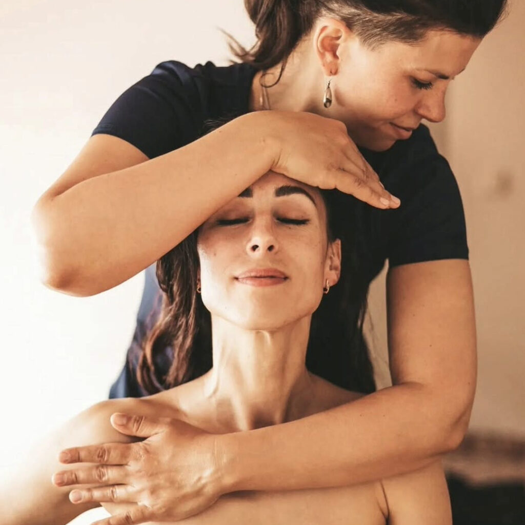 Dziļo audu masāža sejas un dekoltē zonai