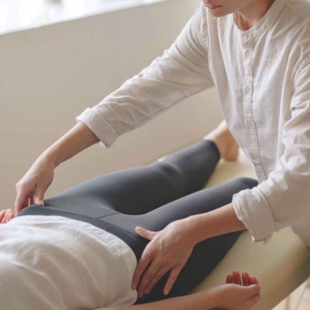 Ārstnieciskā masāža gūžas locītavas sāpju un funkcionālo traucējumu mazināšanā